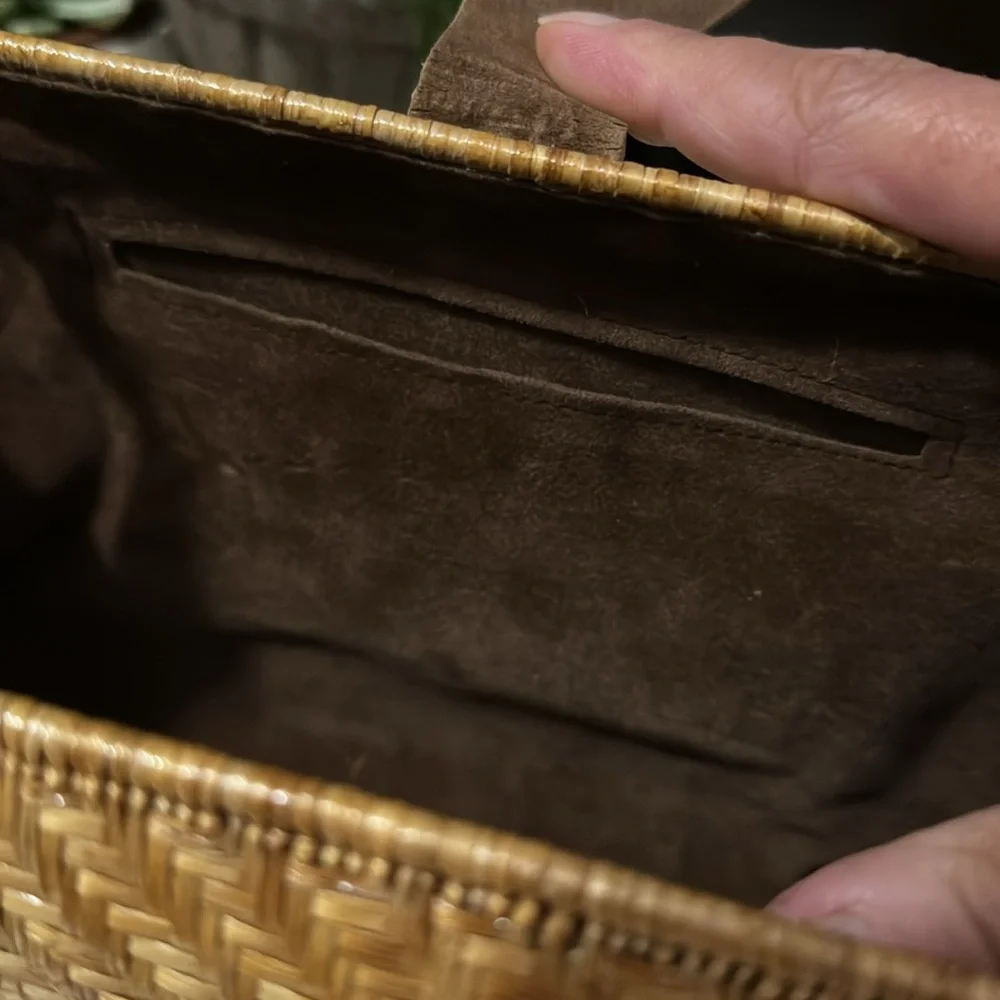 Gorgeous Vintage Bag-Tan Natural Fiber Exterior-Turn Lock Closure